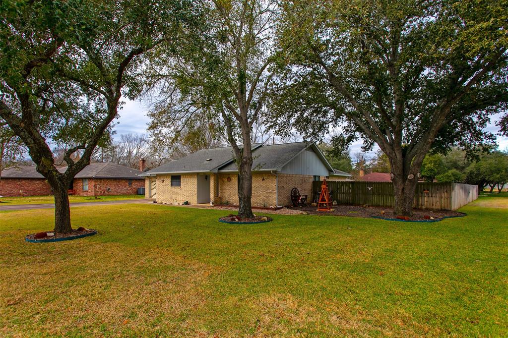 3831 Ravenwood Drive, Bryan, Texas image 3