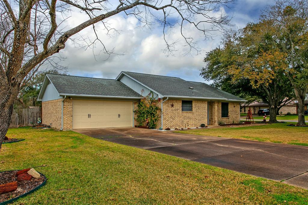 3831 Ravenwood Drive, Bryan, Texas image 1