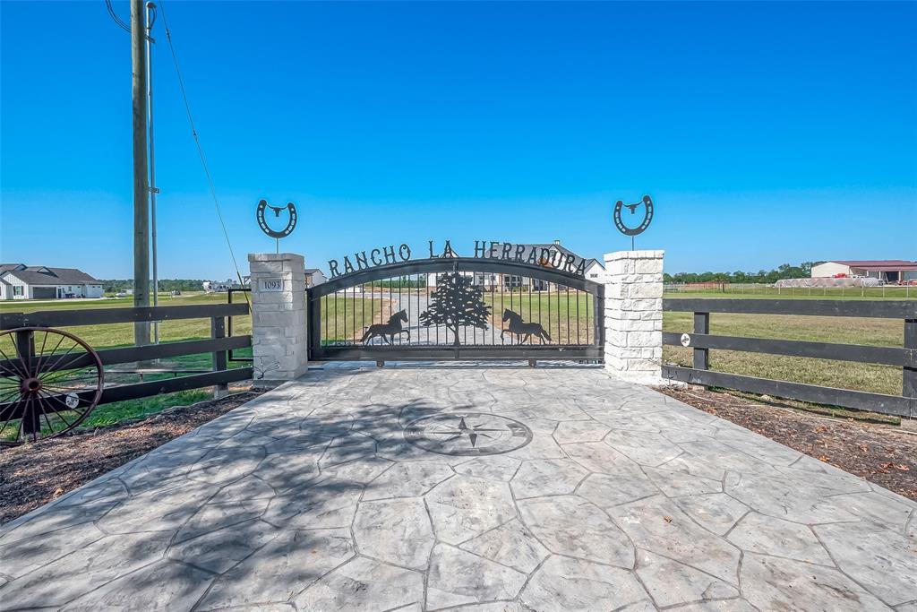 1093 County Road 2285