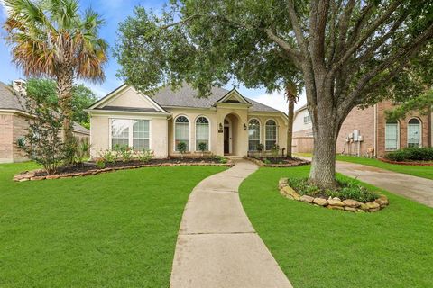 Single Family Residence in League City TX 413 Blossomwood Drive.jpg