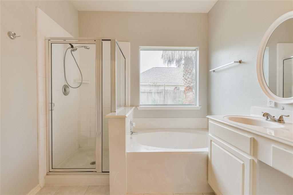 3402 Pebble Beach Lane, Pearland, Texas image 24