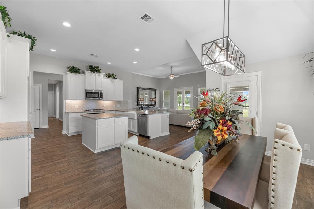 303 Cavalry Trail Drive, Rosharon, Texas image 17