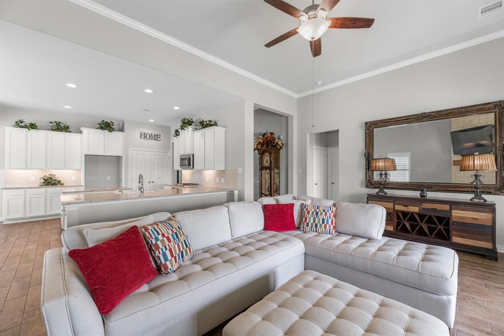 303 Cavalry Trail Drive, Rosharon, Texas image 10