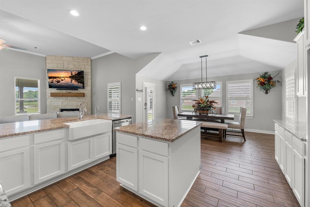 303 Cavalry Trail Drive, Rosharon, Texas image 12