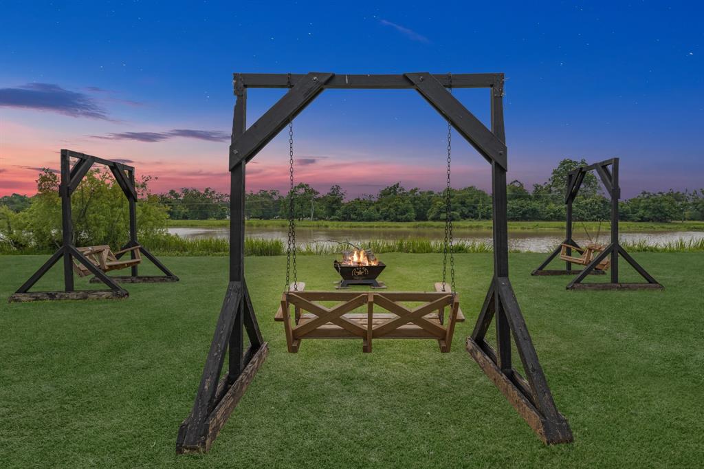 303 Cavalry Trail Drive, Rosharon, Texas image 39