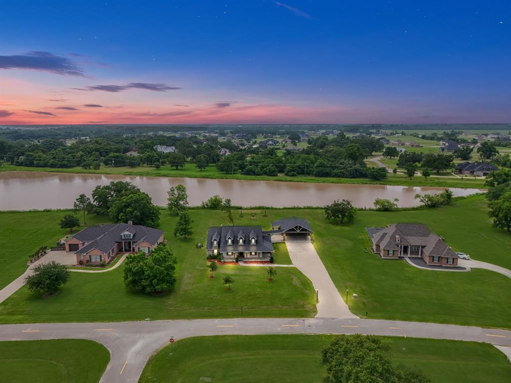 303 Cavalry Trail Drive, Rosharon, Texas image 6