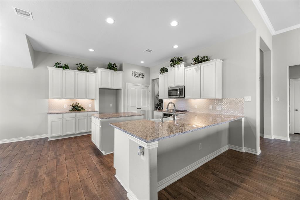 303 Cavalry Trail Drive, Rosharon, Texas image 11