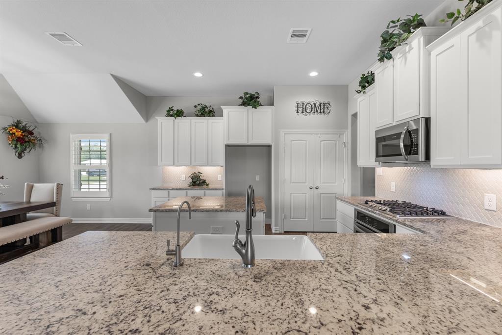 303 Cavalry Trail Drive, Rosharon, Texas image 13