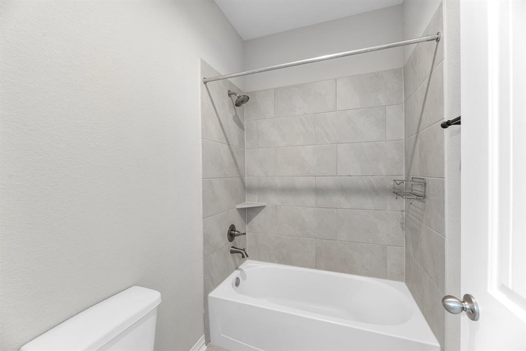 303 Cavalry Trail Drive, Rosharon, Texas image 32
