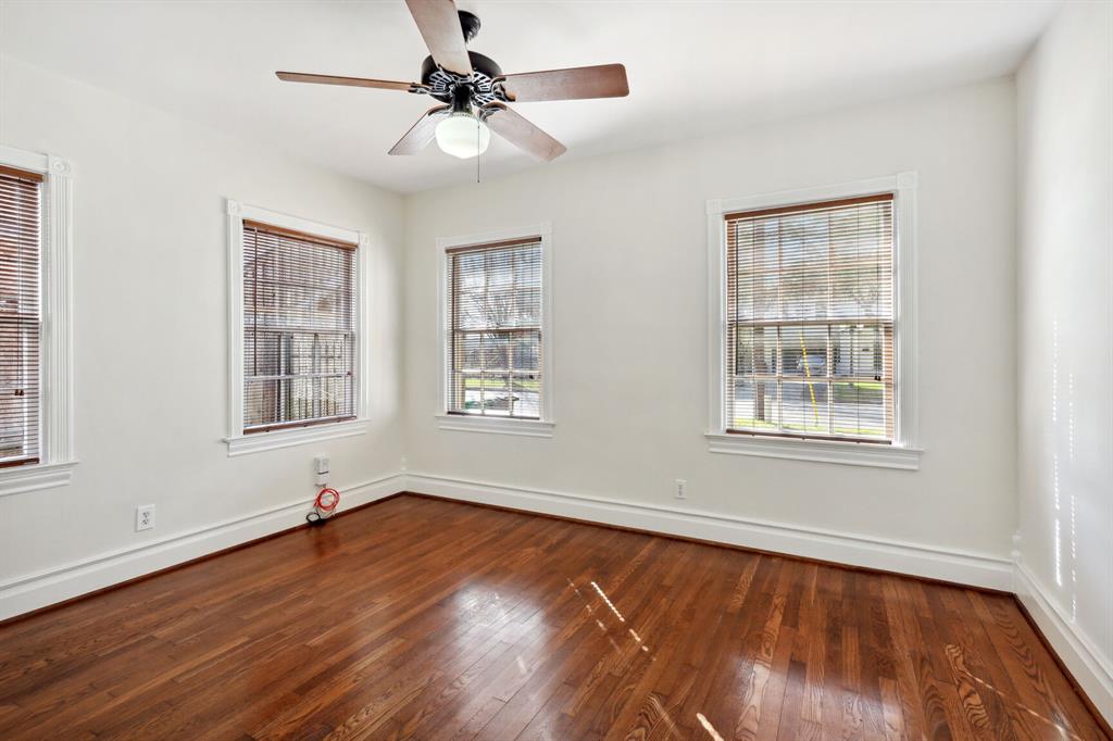 645 E 7th 1/2 Street, Houston, Texas image 9