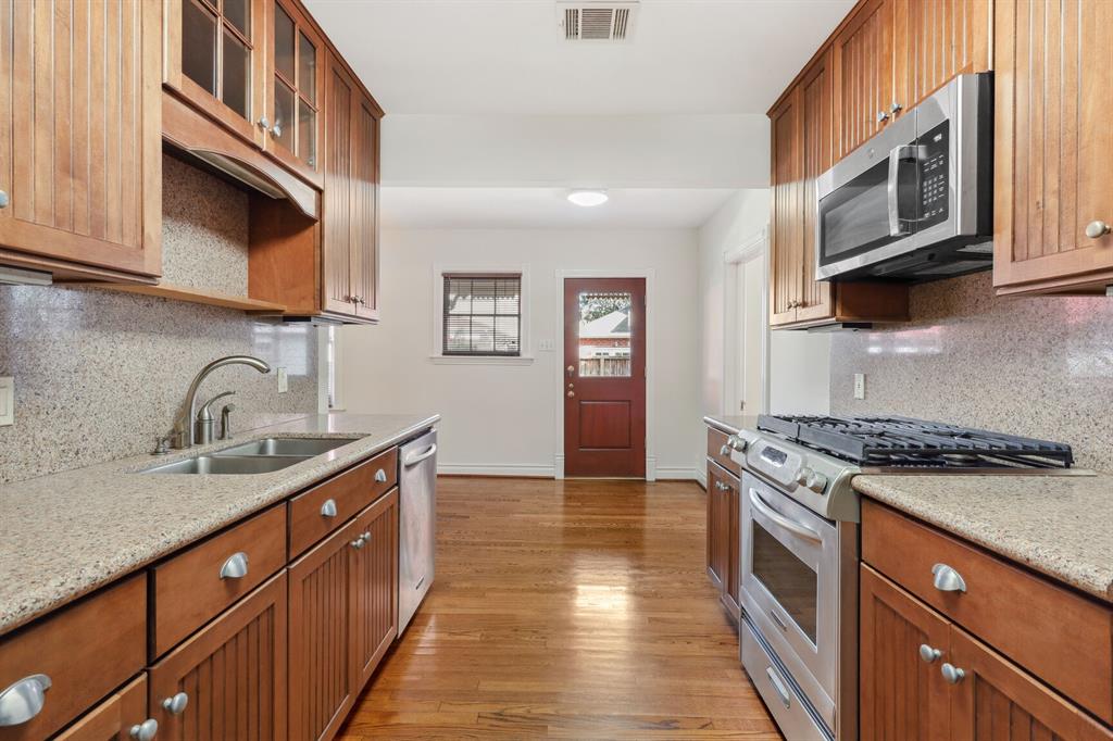 645 E 7th 1/2 Street, Houston, Texas image 14