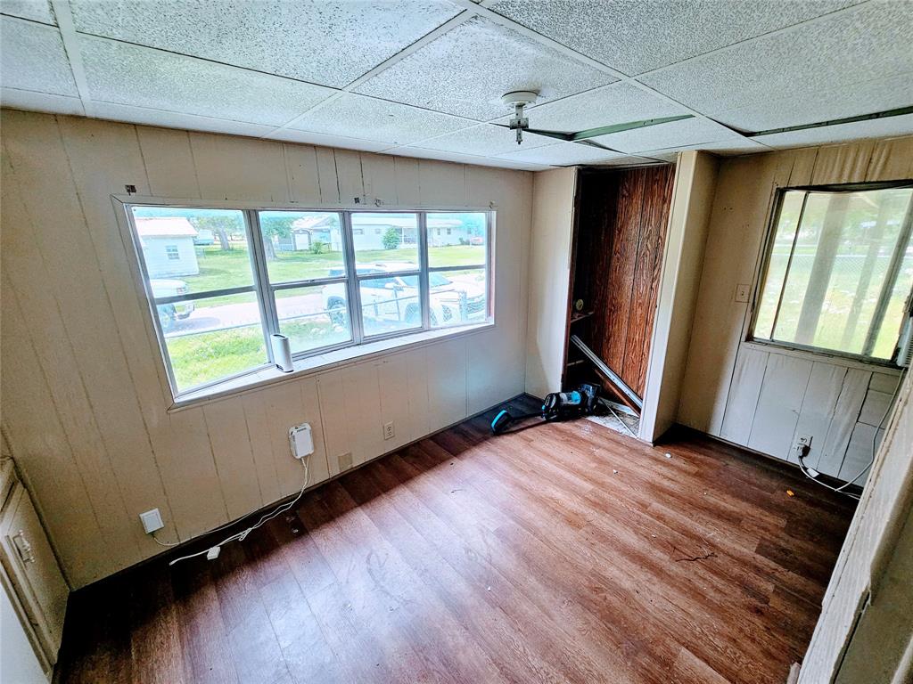 114 W Linn Street, Huntington, Texas image 4