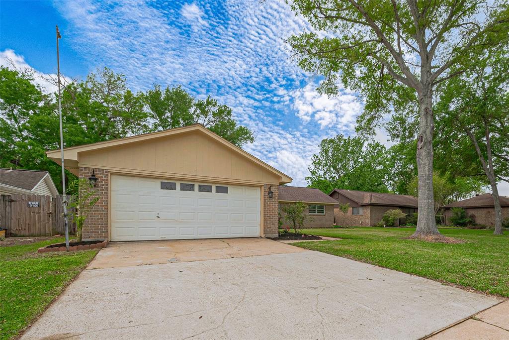 217 Oakwood Street, League City, Texas image 2