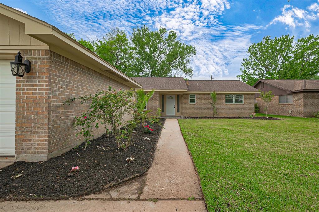 217 Oakwood Street, League City, Texas image 5