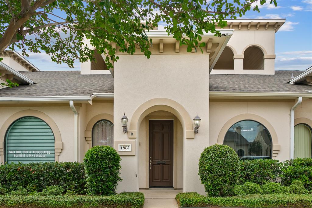 12832 Willow Centre Drive, Houston, Texas image 2