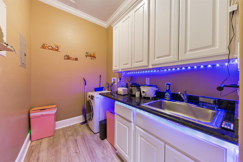 12832 Willow Centre Drive, Houston, Texas image 4