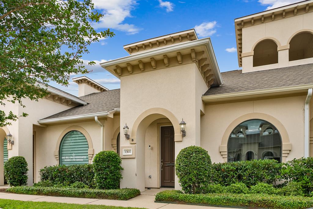 12832 Willow Centre Drive, Houston, Texas image 1