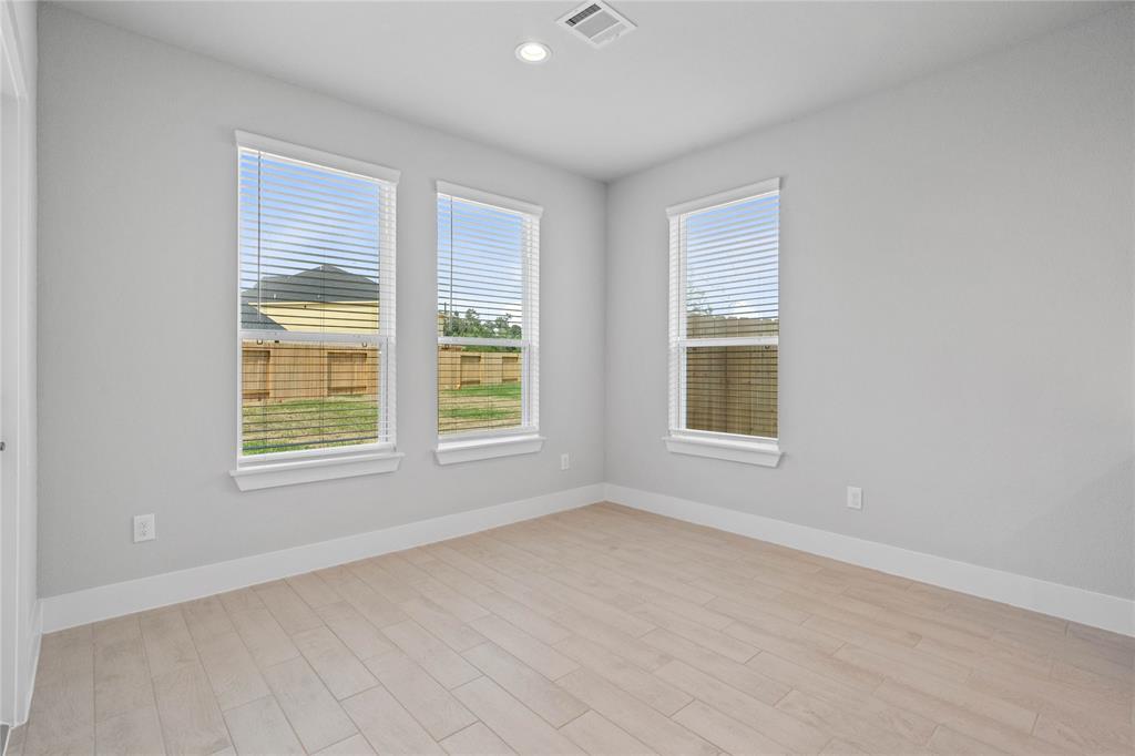 3023 Knotty Forest Drive, Spring, Texas image 9