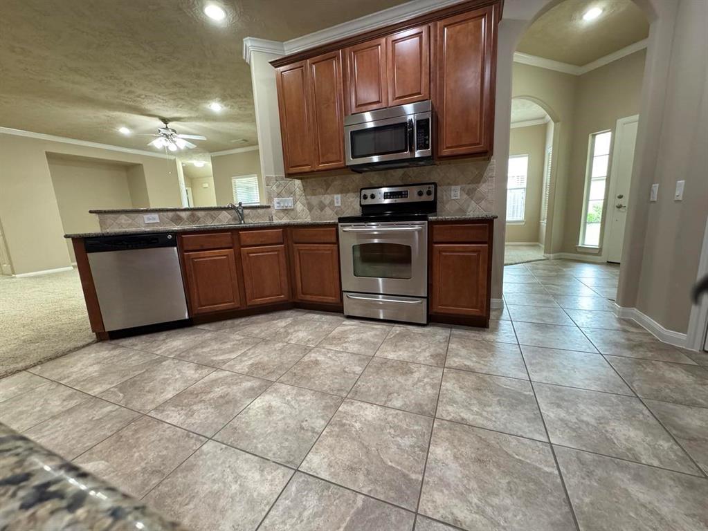 55 E Kentwick Place, Conroe, Texas image 3