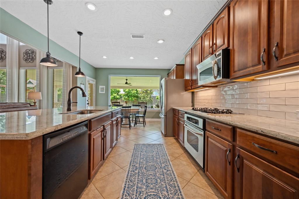 2519 Splintwood Court, Kingwood, Texas image 14