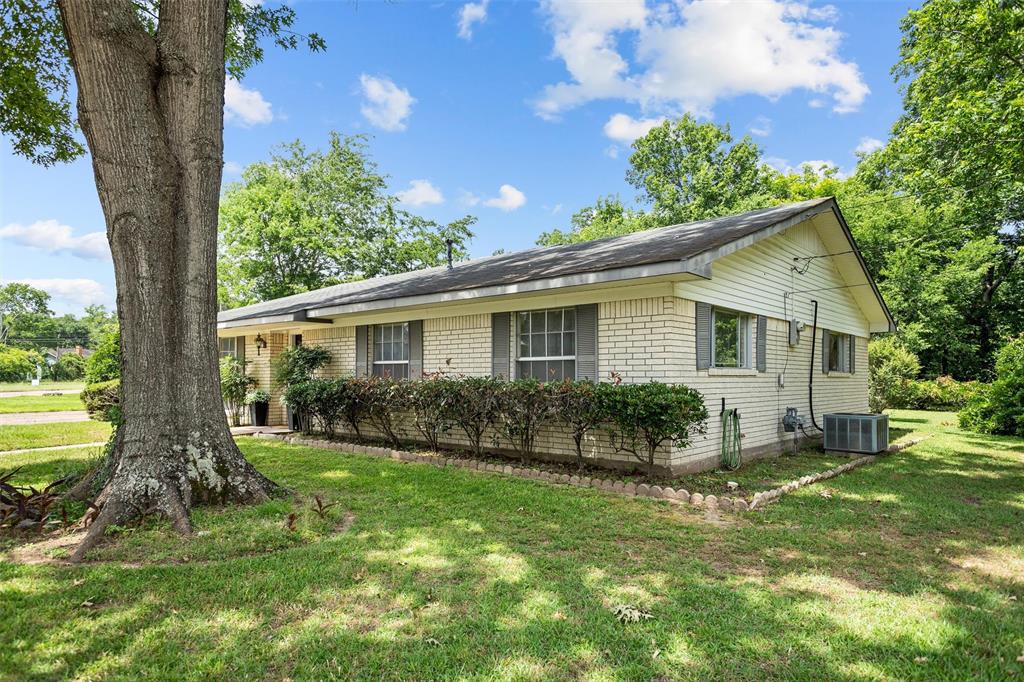 111 Ann Street, Crockett, Texas image 2