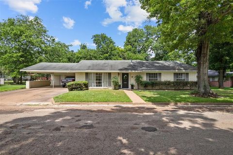 Photo of 111 Ann Street, Crockett, TX 75835 (MLS # 34995664)