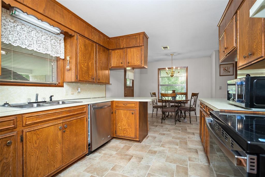 111 Ann Street, Crockett, Texas image 6