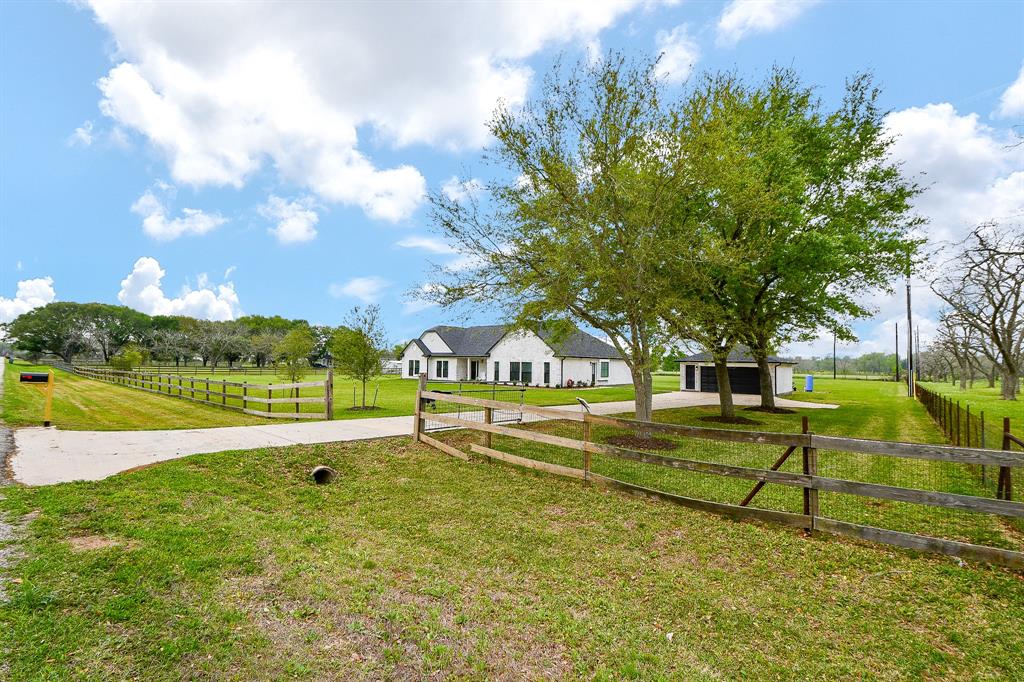 33601 Fulshear Farms Road, Fulshear, Texas image 4