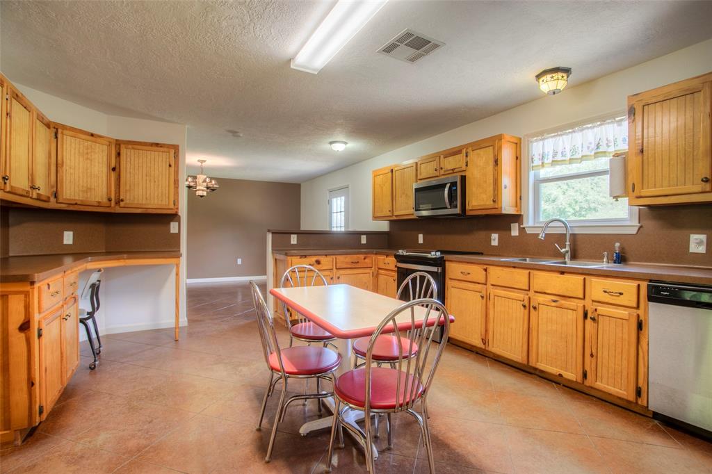 71 Bird Farm Road, Huntsville, Texas image 11