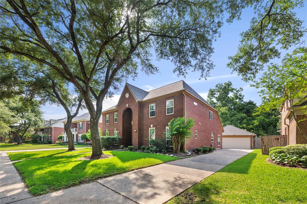 1711 Alcorn Bayou Drive, Sugar Land, Texas image 2