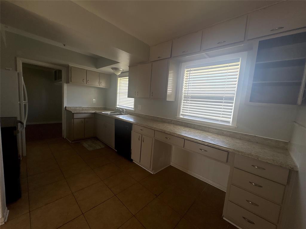 605 Holly Street, Angleton, Texas image 13
