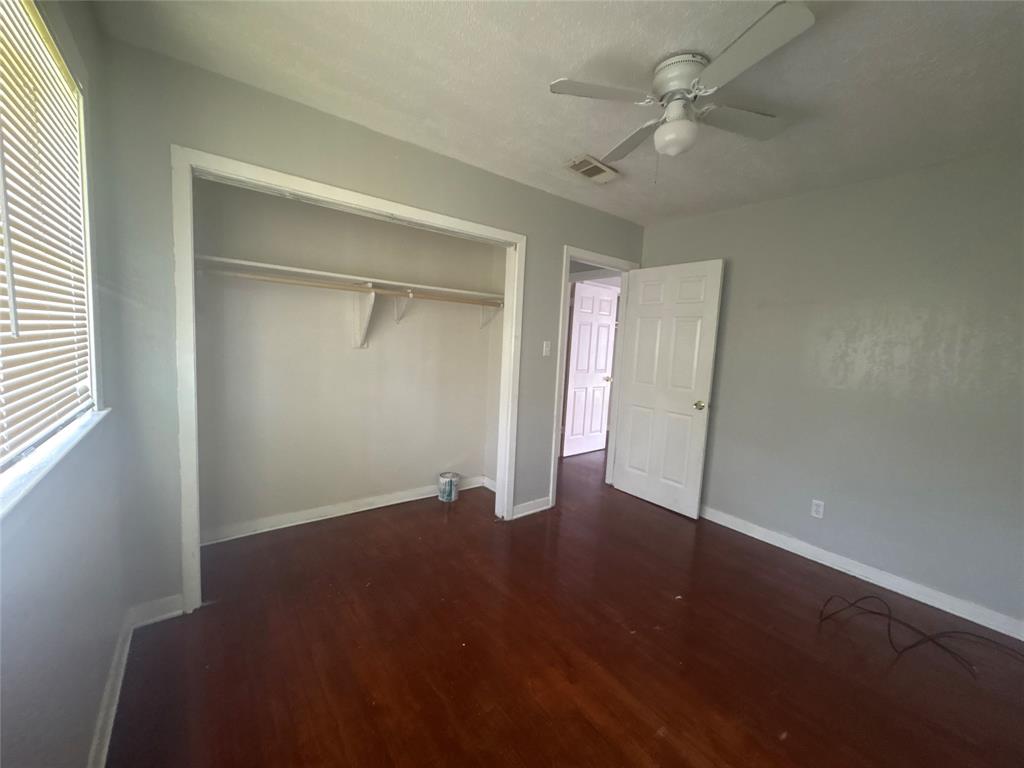 605 Holly Street, Angleton, Texas image 4