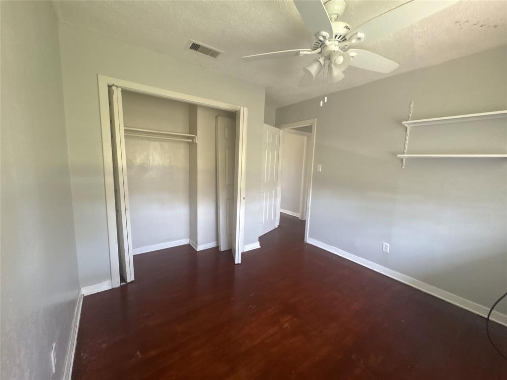 605 Holly Street, Angleton, Texas image 10