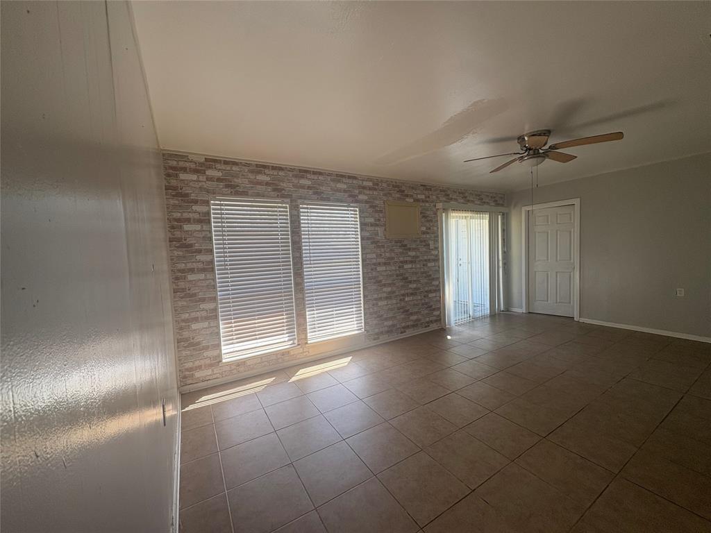 605 Holly Street, Angleton, Texas image 19