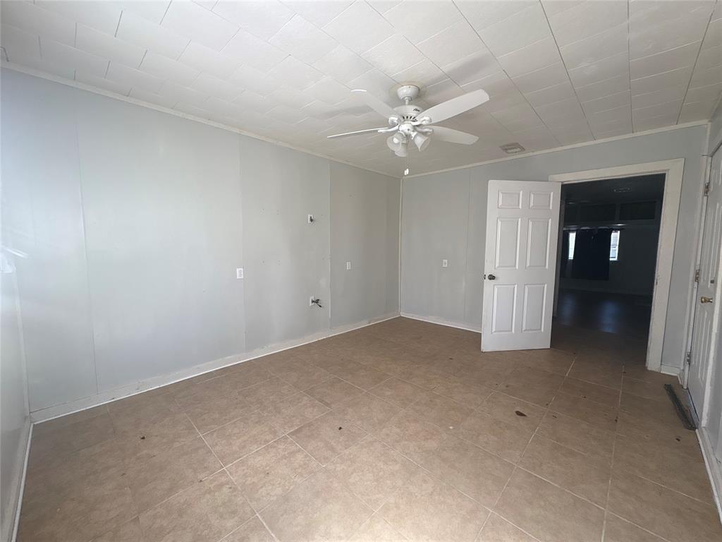 605 Holly Street, Angleton, Texas image 16