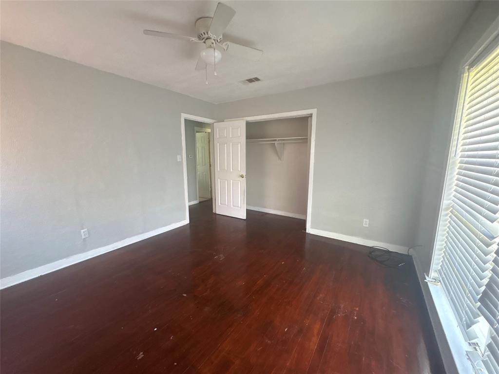 605 Holly Street, Angleton, Texas image 6