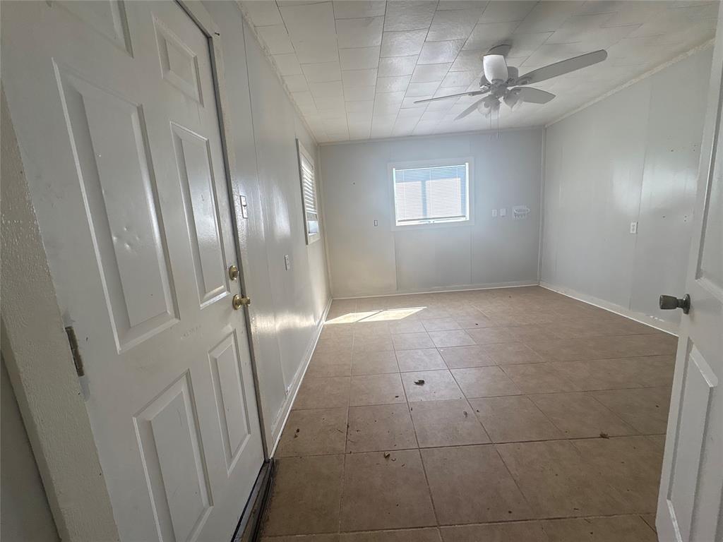 605 Holly Street, Angleton, Texas image 15