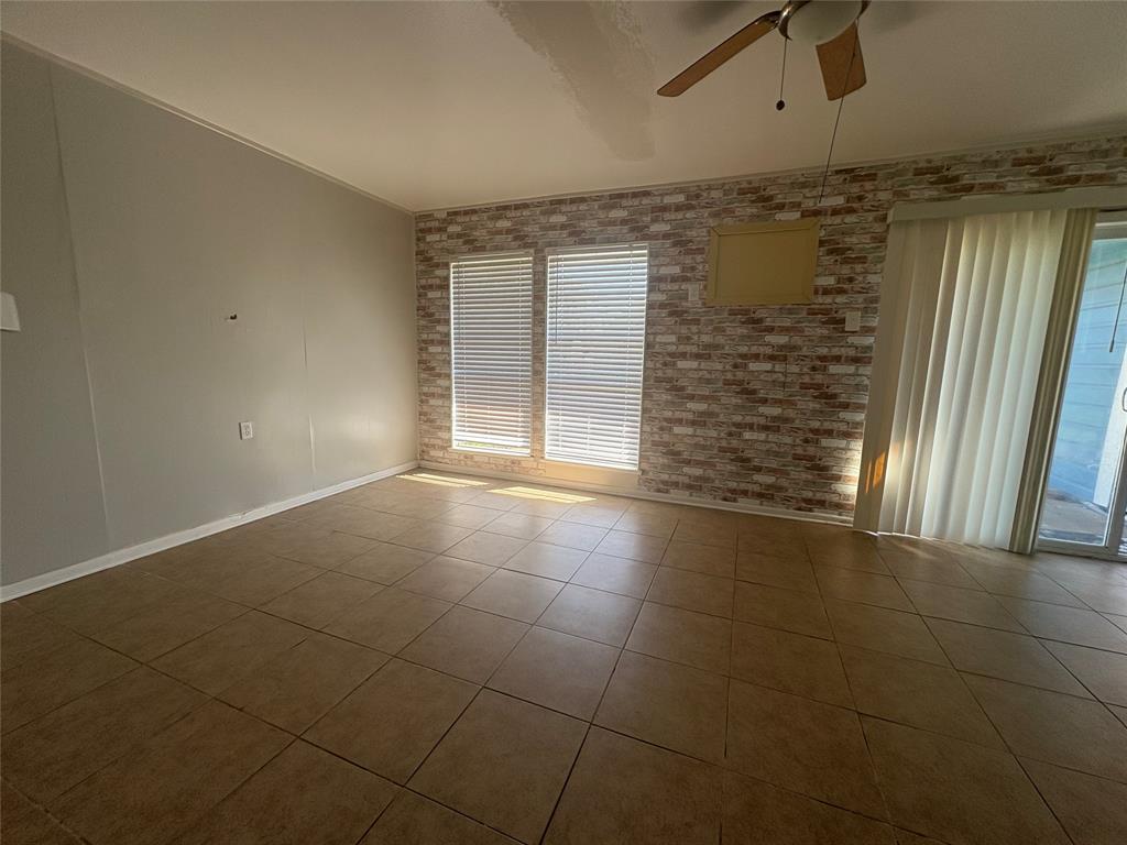 605 Holly Street, Angleton, Texas image 20