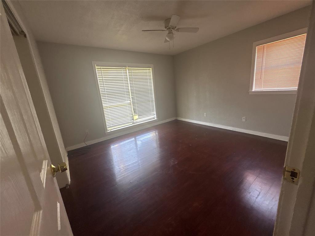 605 Holly Street, Angleton, Texas image 8