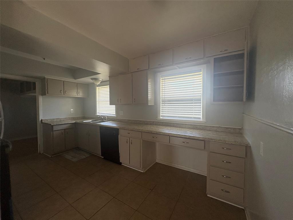 605 Holly Street, Angleton, Texas image 18