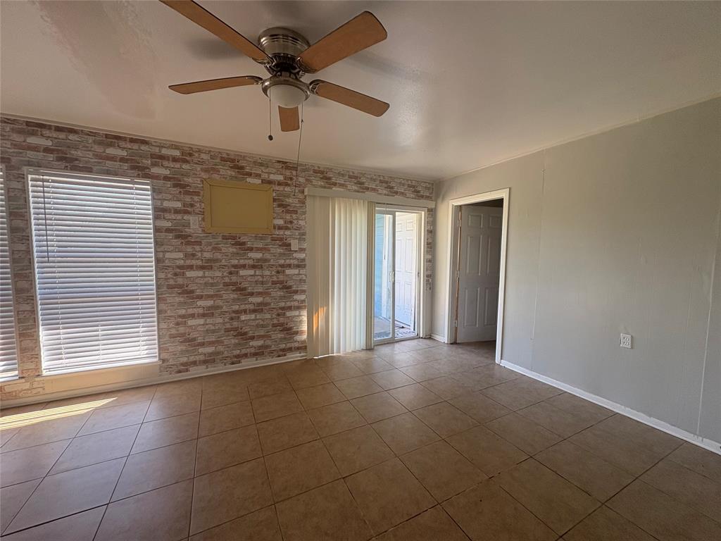 605 Holly Street, Angleton, Texas image 21