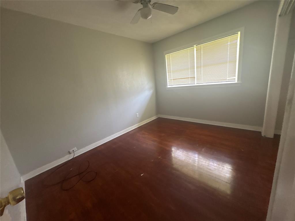 605 Holly Street, Angleton, Texas image 5