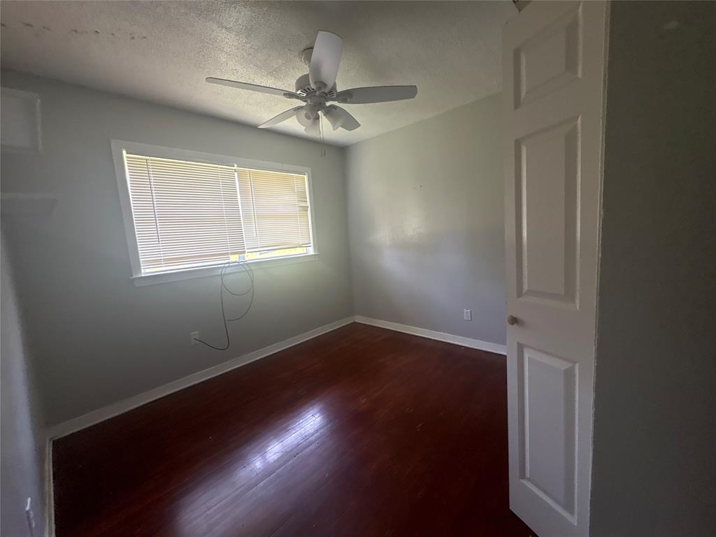 605 Holly Street, Angleton, Texas image 11