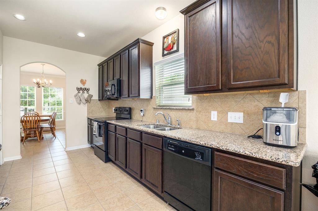 13154 Crestview Circle, Willis, Texas image 10