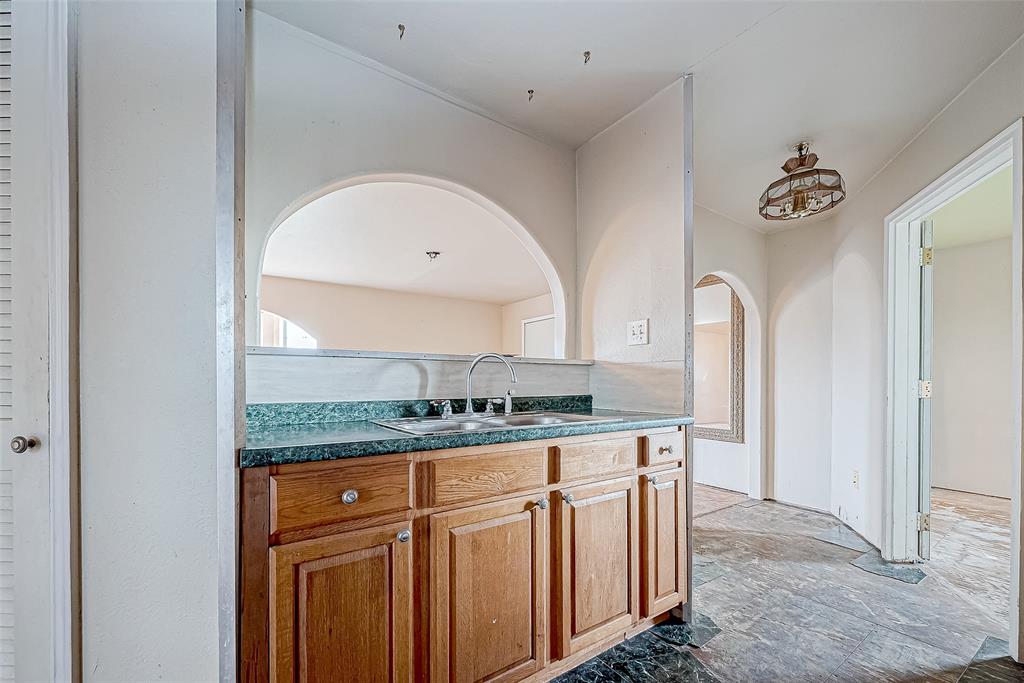 4619 Crane Street, Hitchcock, Texas image 6