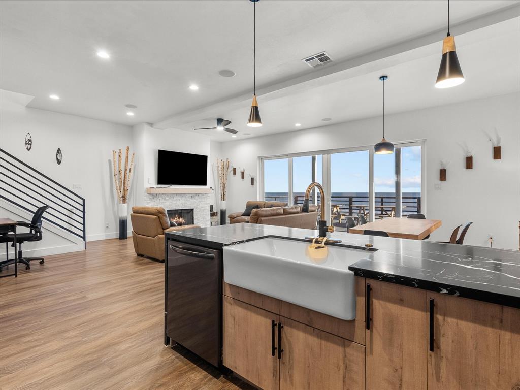 10602 Blue Water Highway