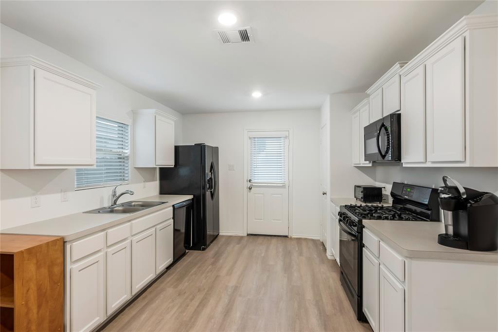 1211 Blue Hazel Court, Pinehurst, Texas image 9
