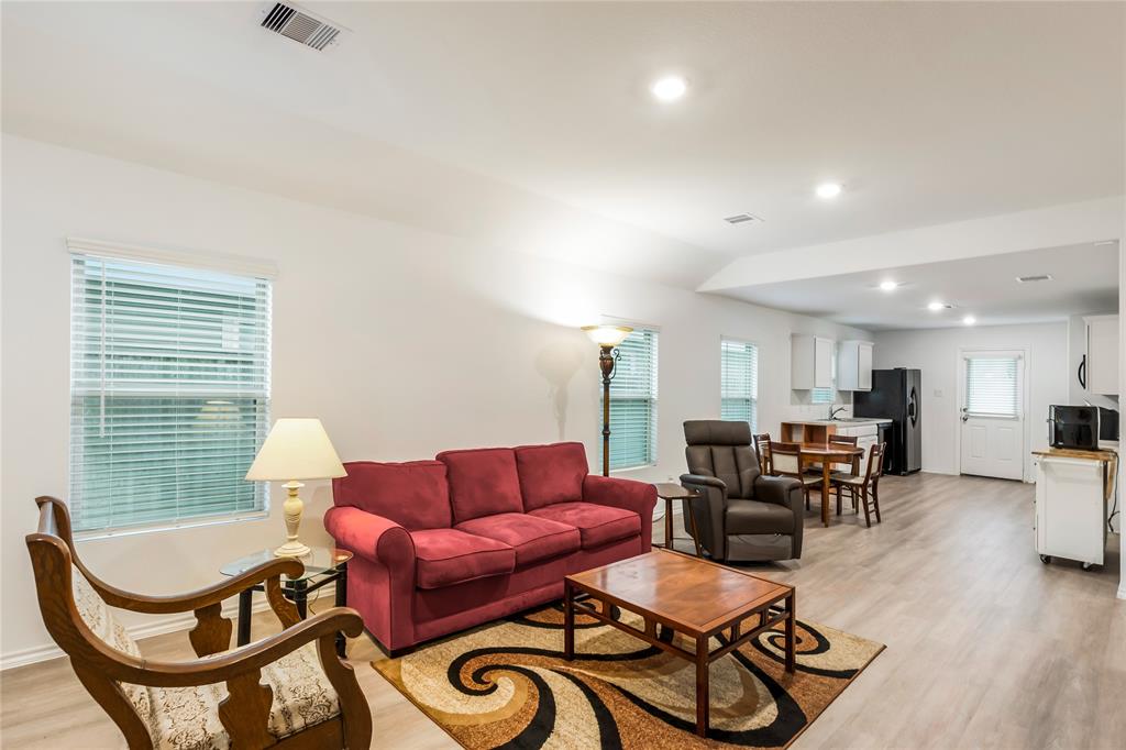 1211 Blue Hazel Court, Pinehurst, Texas image 4