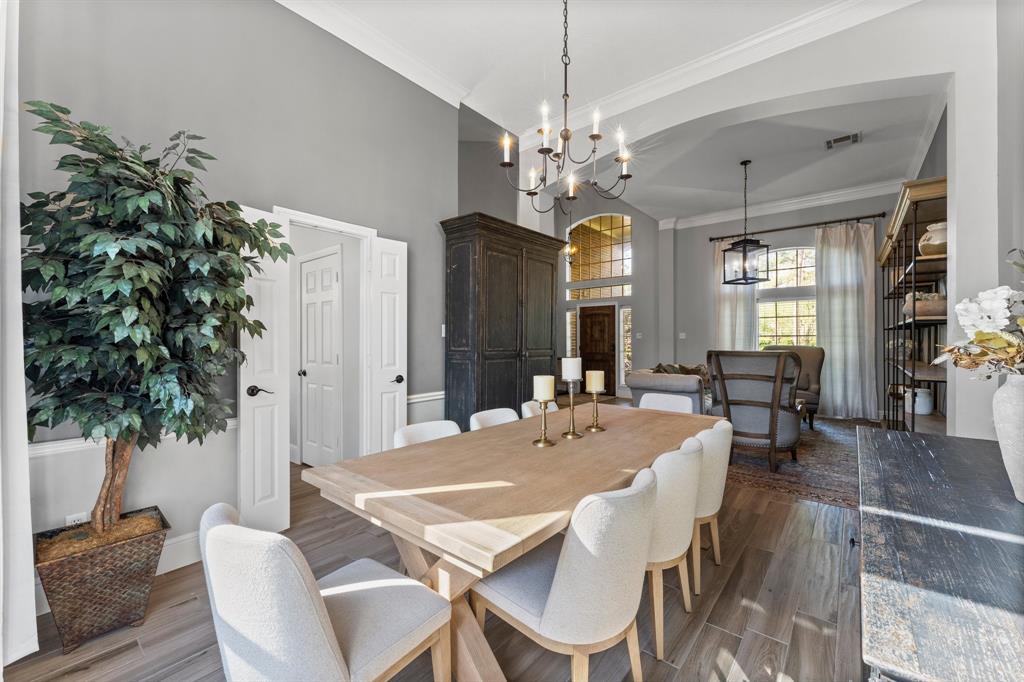 211 N Floral Leaf Circle, The Woodlands, Texas image 12