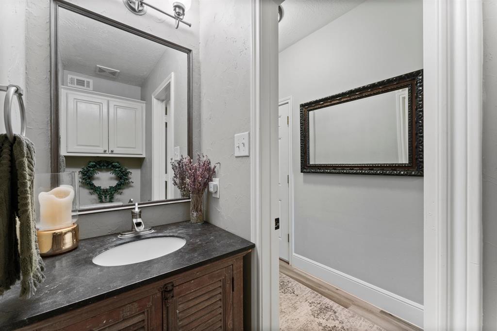 211 N Floral Leaf Circle, The Woodlands, Texas image 14